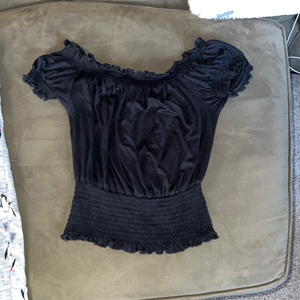 Black tight cropped shirt